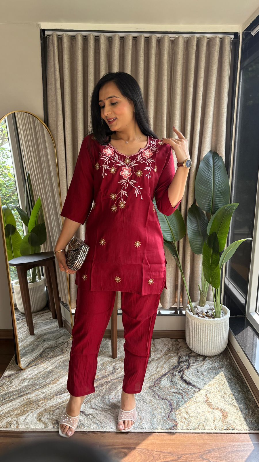 Elegant Silk Corde Kurta Set with Floral Embroidery