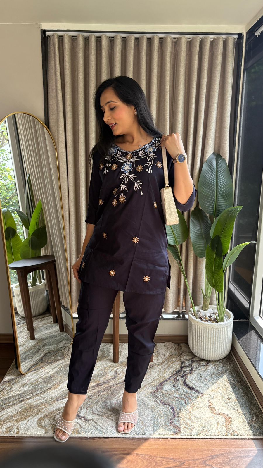 Elegant Silk Corde Kurta Set with Floral Embroidery
