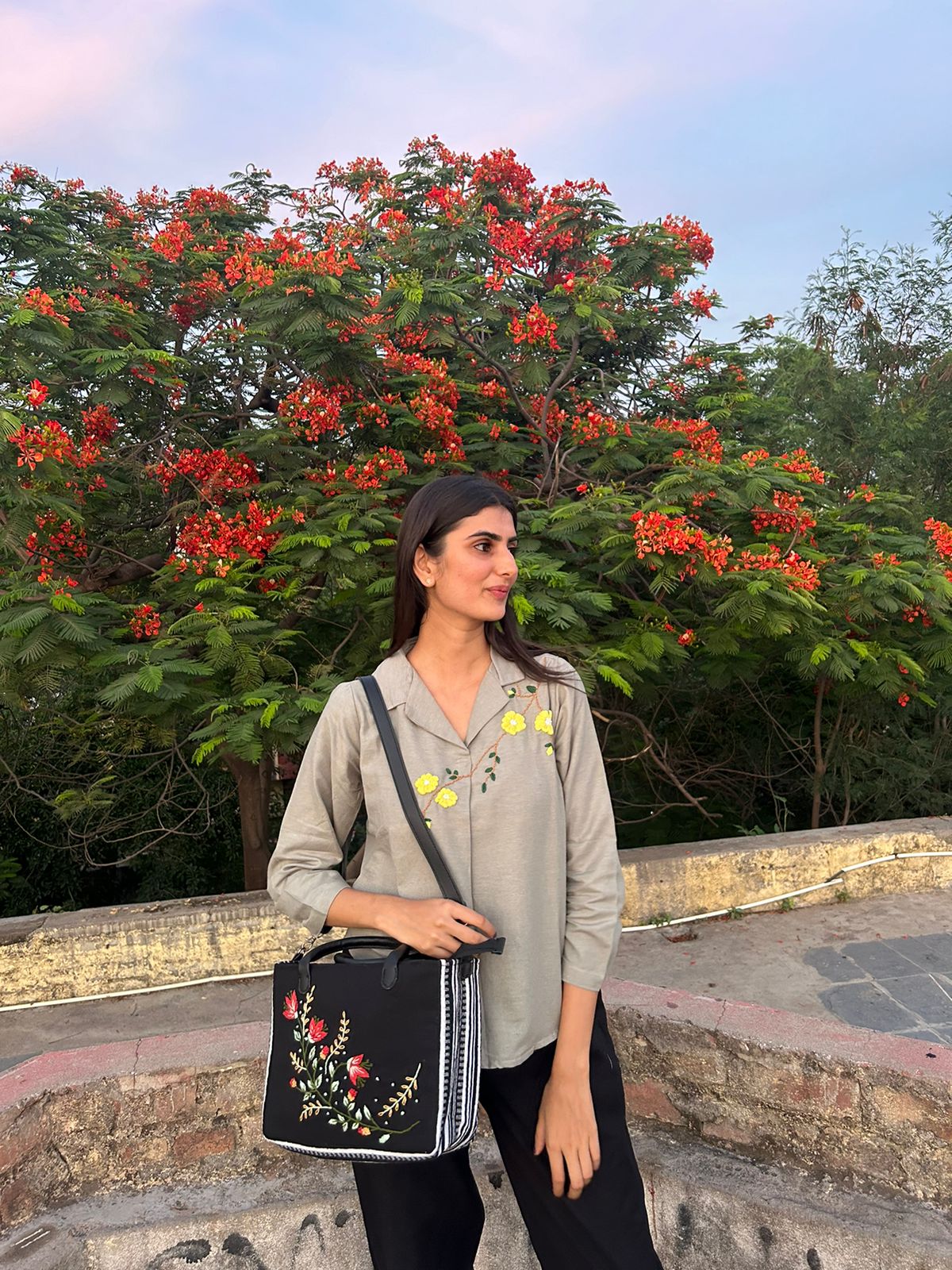 Ebon Jacquard Sling – A Symphony of Style & Craft