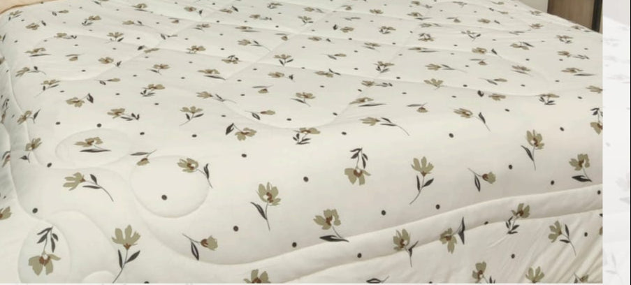 Premium Glace Cotton Floral Comforter with Microfiber Filling & Elegant Lace Border – King Size