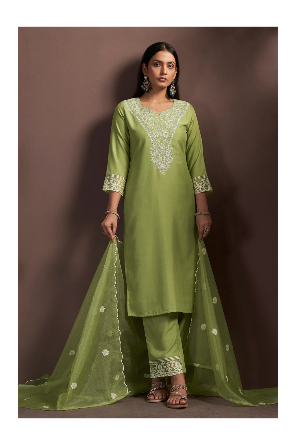Women's Green Embroidered Cotton Blend Straight Kurta Set