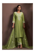 Women's Green Embroidered Cotton Blend Straight Kurta Set