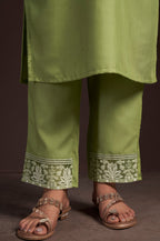 Women's Green Embroidered Cotton Blend Straight Kurta Set
