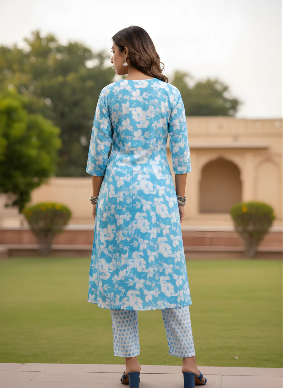 Elegant Blue Floral Printed Kurta Set in Pure Cotton