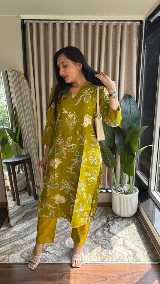 Mustard Green Vertical Silk Print Kurta Set with Straight Pants