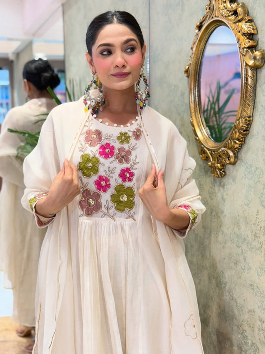 Elegant White Cotton Kurta Set with Floral Embroidery with Chanderi Dupatta