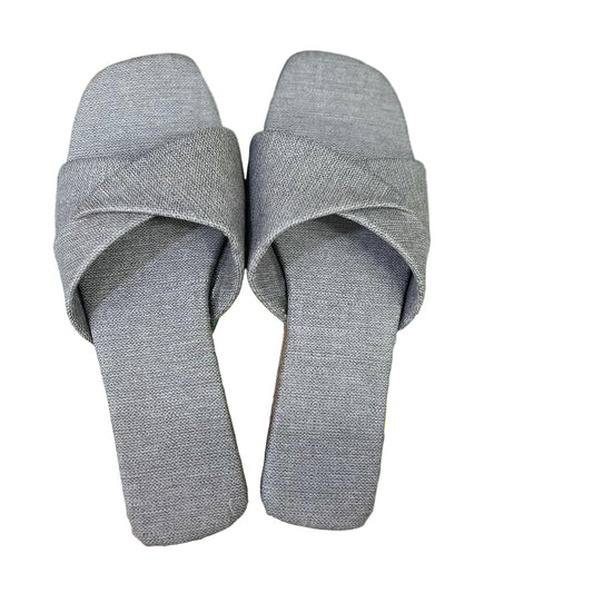 Women's Grey Crisscross Strap Open-Toe Flat Slippers