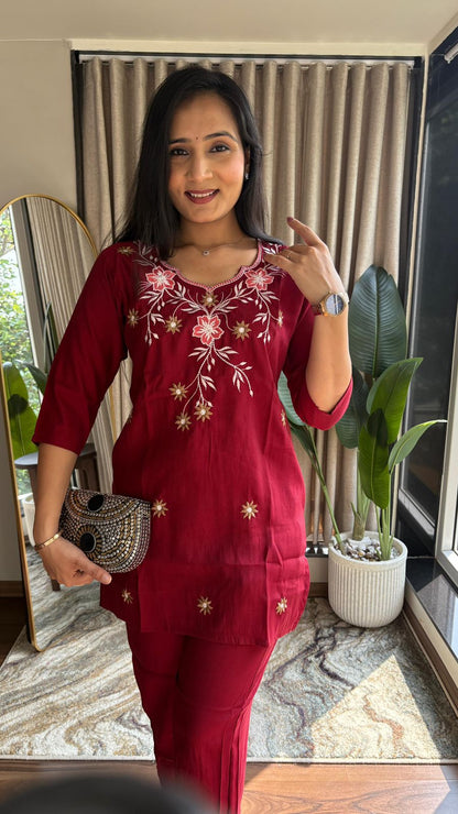 Elegant Silk Corde Kurta Set with Floral Embroidery