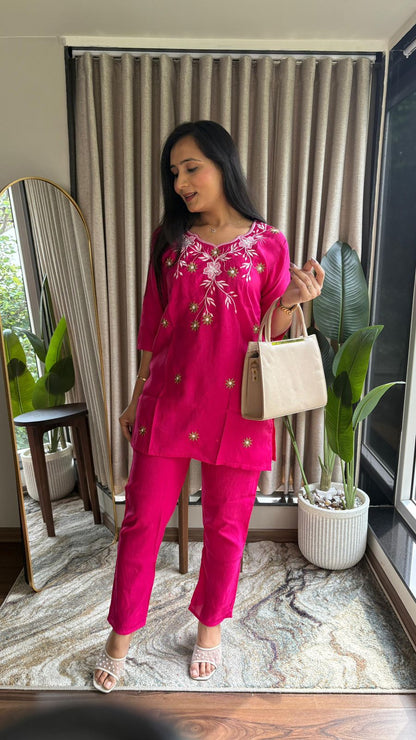 Elegant Silk Corde Kurta Set with Floral Embroidery