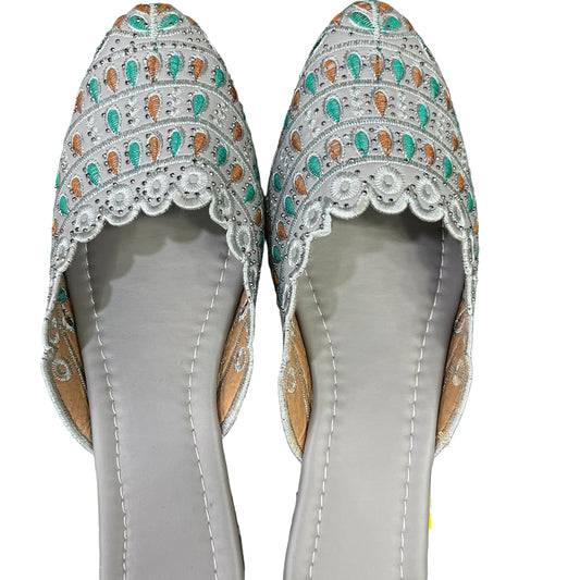Women’s Cream Embroidered Slip-On Flats – Ethnic Jutti Style