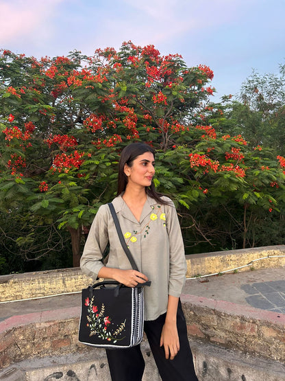 Ebon Jacquard Sling – A Symphony of Style & Craft