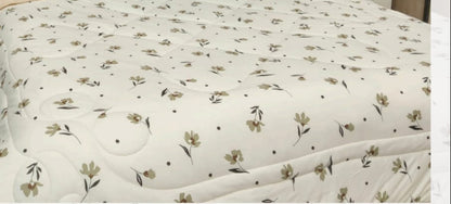Premium Glace Cotton Floral Comforter with Microfiber Filling & Elegant Lace Border – King Size